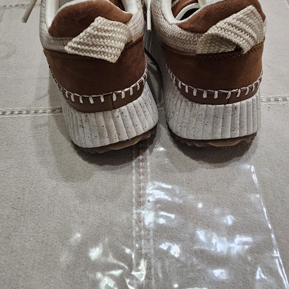 Universal Thread Sneakers - Picture 4 of 5